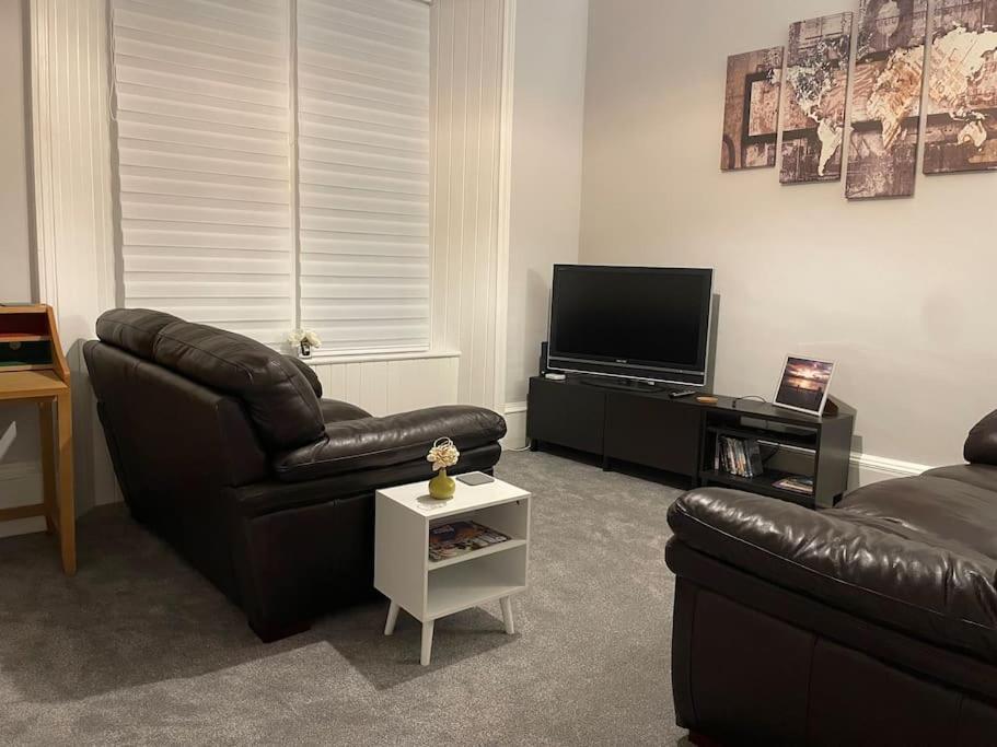 5 Minutes From Loch Lomond - Newly Renovated Ground Floor 1-Bed Flat Bonhill Exterior foto