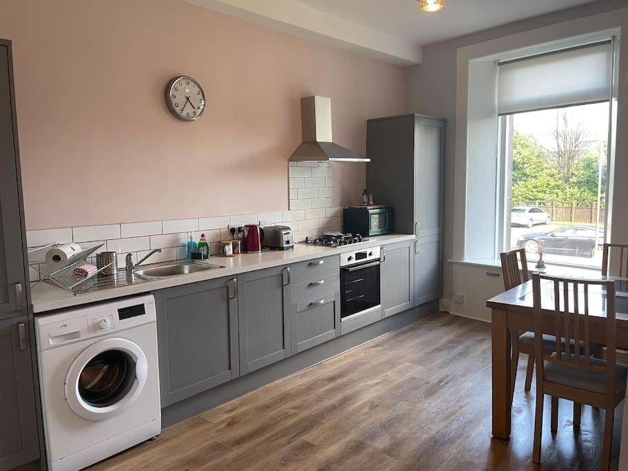 5 Minutes From Loch Lomond - Newly Renovated Ground Floor 1-Bed Flat Bonhill Exterior foto
