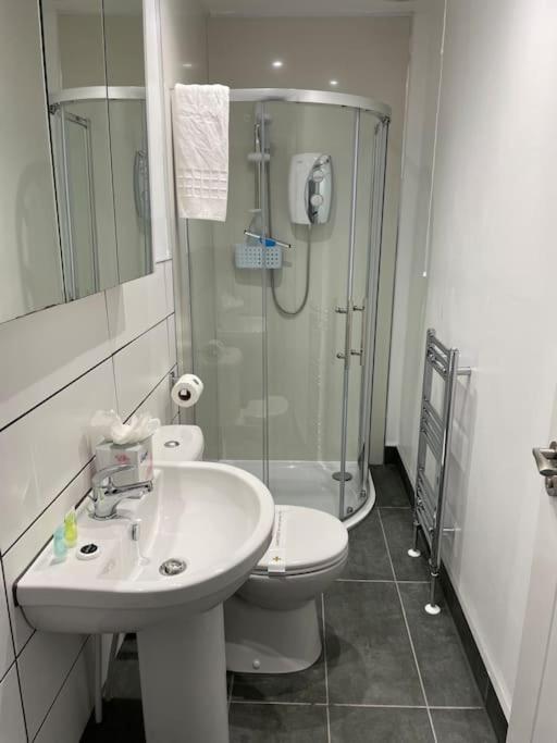 5 Minutes From Loch Lomond - Newly Renovated Ground Floor 1-Bed Flat Bonhill Exterior foto