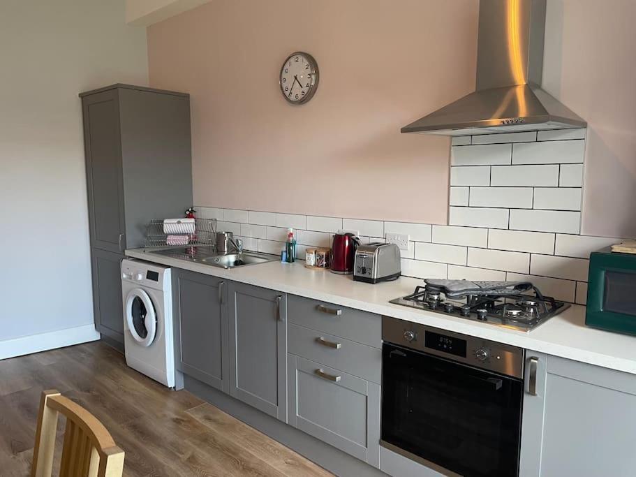 5 Minutes From Loch Lomond - Newly Renovated Ground Floor 1-Bed Flat Bonhill Exterior foto